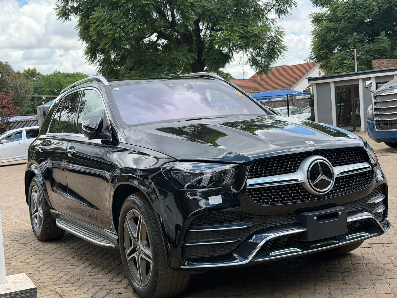 Mercedes Benz GLE400d SUV gallery image 3 at Indulge On Wheels Auto