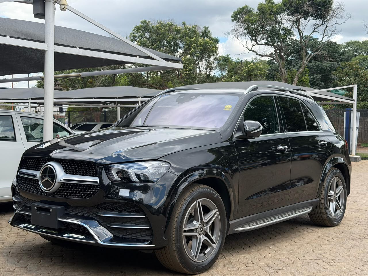Mercedes Benz GLE400d SUV gallery image 4 at Indulge On Wheels Auto